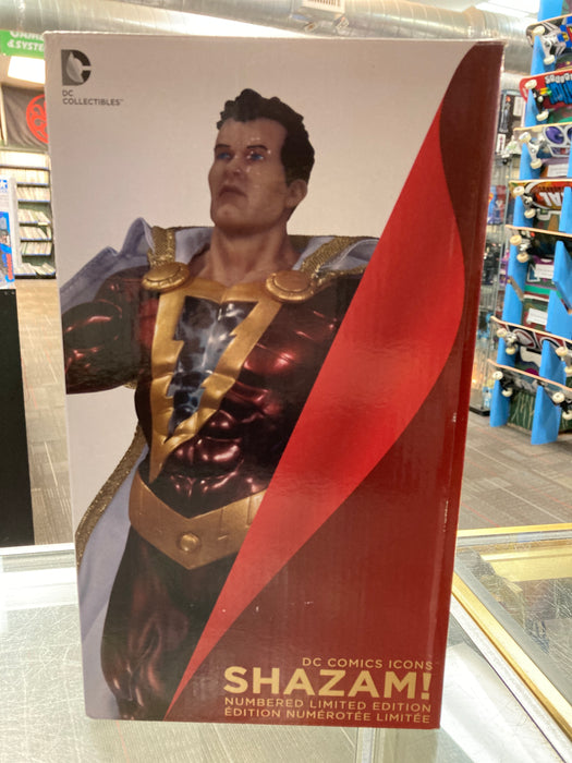DC Collectibles Shazam Statue