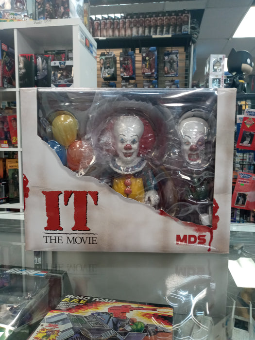 Mezco Designer Series IT - Pennywise 1990 Deluxe