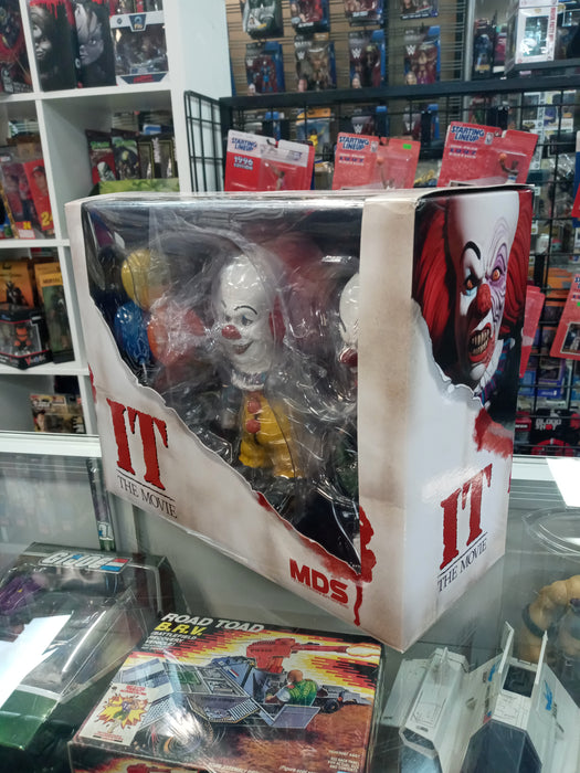 Mezco Designer Series IT - Pennywise 1990 Deluxe