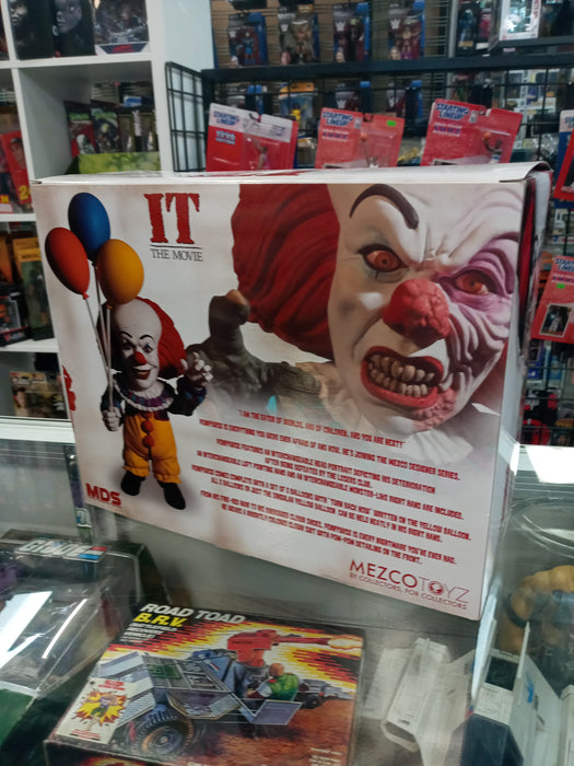 Mezco Designer Series IT - Pennywise 1990 Deluxe