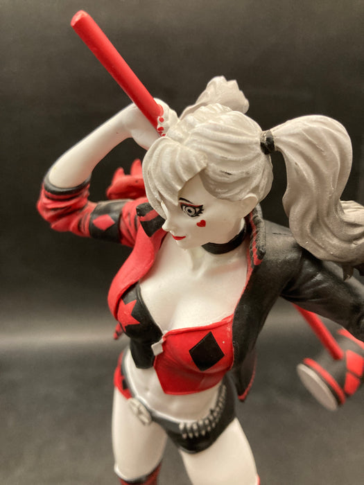 DC Collectibles Harley Quinn Red White and Black Statue (Philip Tan)