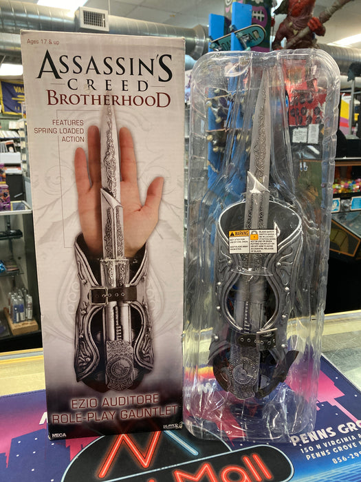Neca Assassin's Creed Brotherhood Ezio Auditore Role-Play Gauntlet
