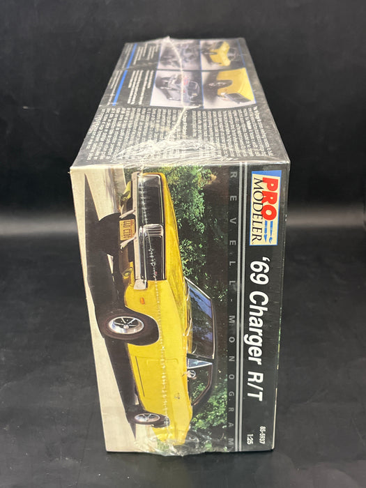 Revell Pro Modeler '69 Charger R/T 1:25 Model Kit