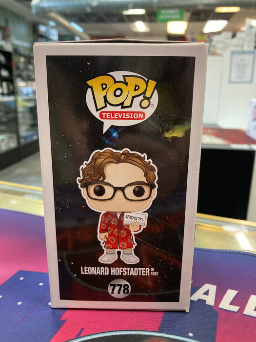 POP Television Big Bang Theory - Leonard Hofstadter In Robe