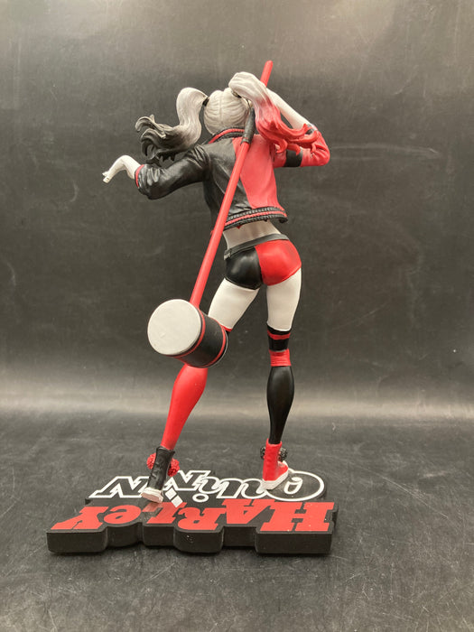 DC Collectibles Harley Quinn Red White and Black Statue (Philip Tan)