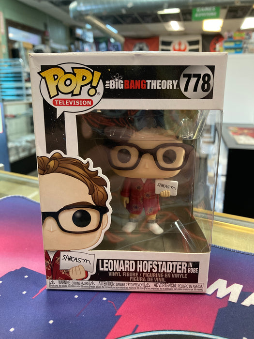 POP Television Big Bang Theory - Leonard Hofstadter In Robe