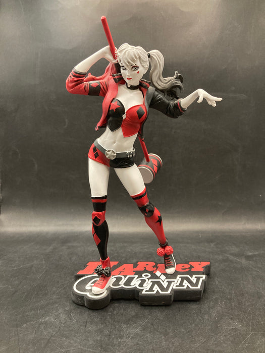 DC Collectibles Harley Quinn Red White and Black Statue (Philip Tan)