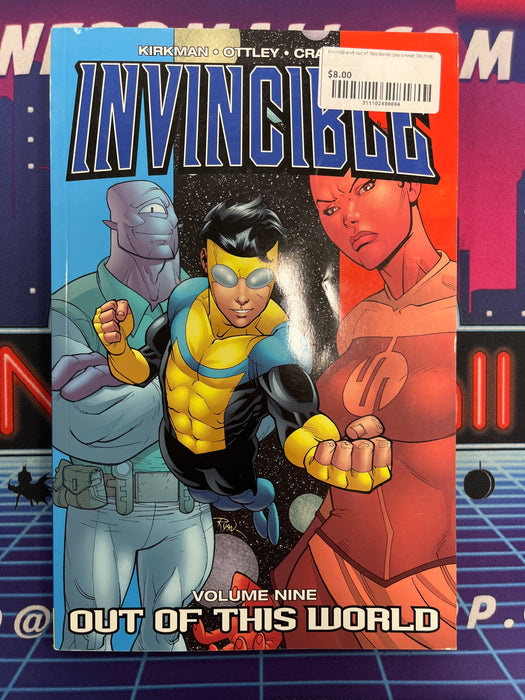 Invincible v9 out of This World (pre owned GN/TPB)