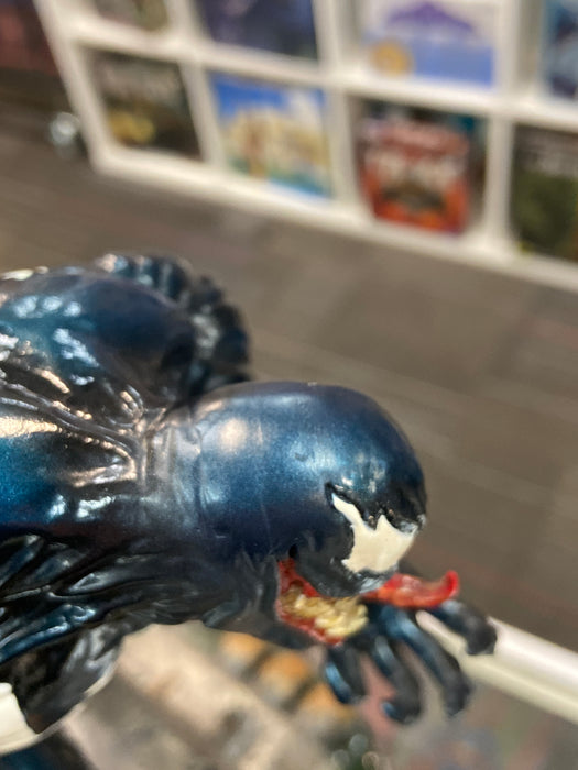 Bowen Designs 2005 Venom vs Spiderman Statue