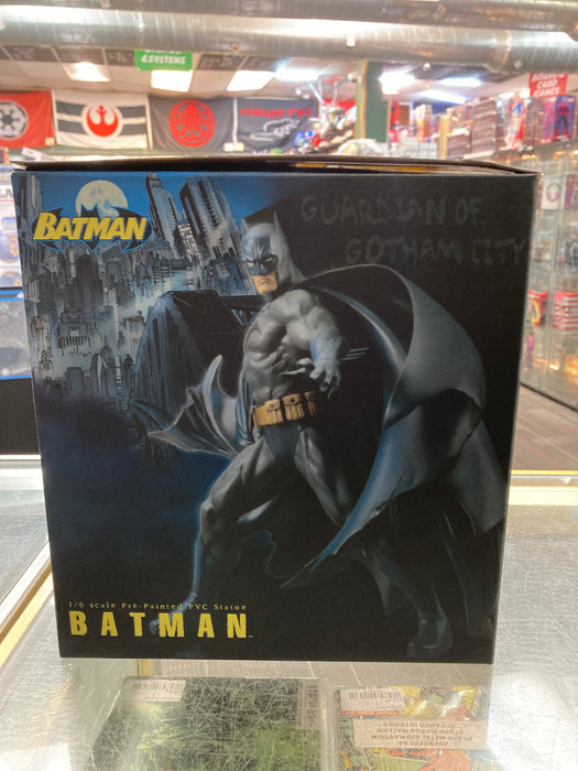 Kotobukiya Batman 1/6 Scale pre-painted PVC Statue
