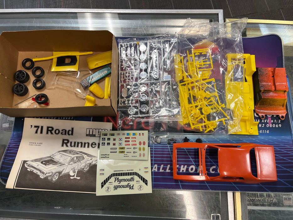 MPC/ERTL '71 Plymouth Roadrunner 1:25 Model Kit