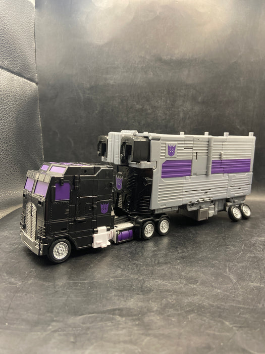 Transformers Generations Legacy Combiner Commander Motormaster