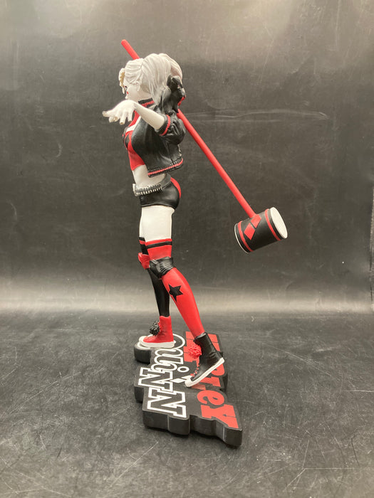 DC Collectibles Harley Quinn Red White and Black Statue (Philip Tan)