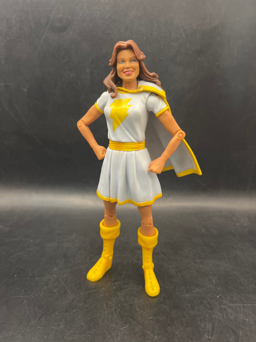 DC Universe Classics Mary Batson White (75 Years of Super Power)