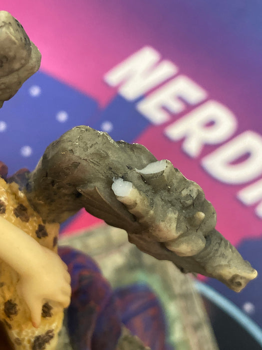 Myths & Legends Guardian of the Sword Statue - Slayer Queen Throne of Possession