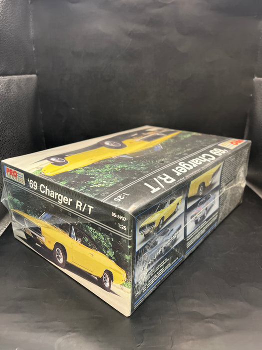 Revell Pro Modeler '69 Charger R/T 1:25 Model Kit