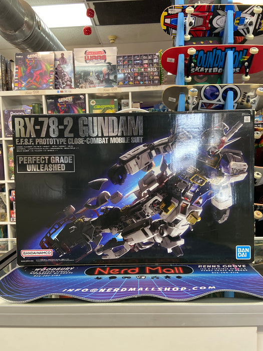 Bandai - PGU - Mobile Suit Gundam - RX-78-2 Gundam - 1/60 Model Kit