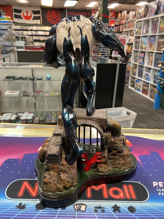 Bowen Designs 2005 Venom vs Spiderman Statue