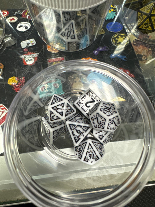 Deluxe Dice Sets 18mm Conch Sets (7 in set)