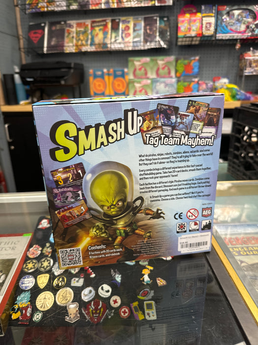 Smash Up (Base) - Sleeved