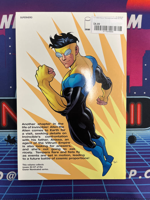Invincible v9 out of This World (pre owned GN/TPB)