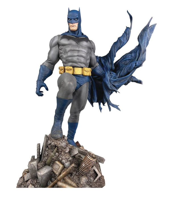 DC Gallery Batman Defiant Pvc Statue