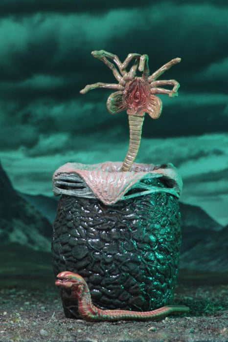 Ultimate Aliens Warrior 1986 (Brown) - Aliens 7" Scale Action Figure