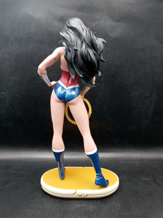DC Comics Cover Girls Statue - Wonder Woman