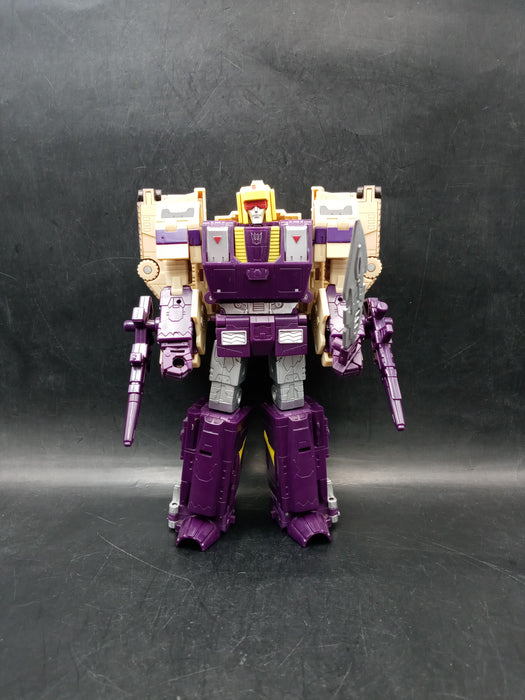 Transformers Legacy Generations Leader Class: Blitzwing