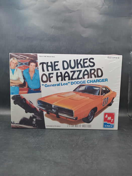 AMT/ERTL The Dukes of Hazzard General Lee Dodge Charger 1/25 Scale Model Kit