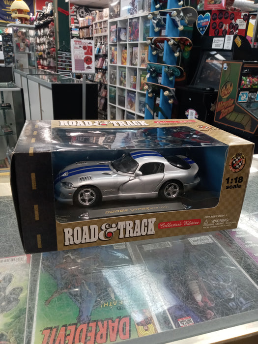 Road & Track Collector's Edition Series 1 1:18 Dodge Viper GTS 1996