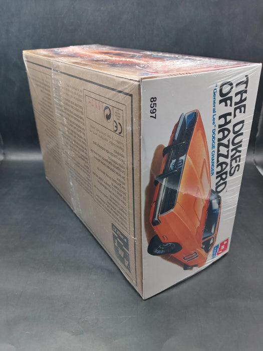 AMT/ERTL The Dukes of Hazzard General Lee Dodge Charger 1/25 Scale Model Kit