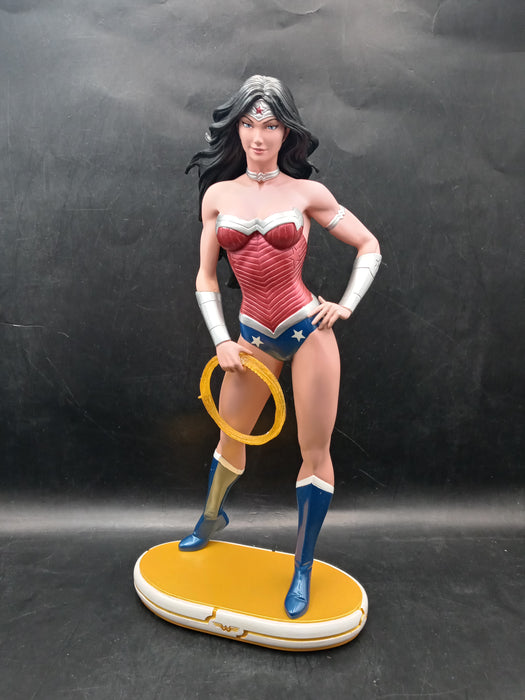 DC Comics Cover Girls Statue - Wonder Woman