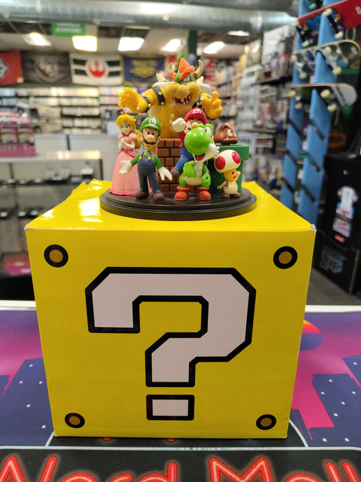 Club Nintendo Super Mario Statue