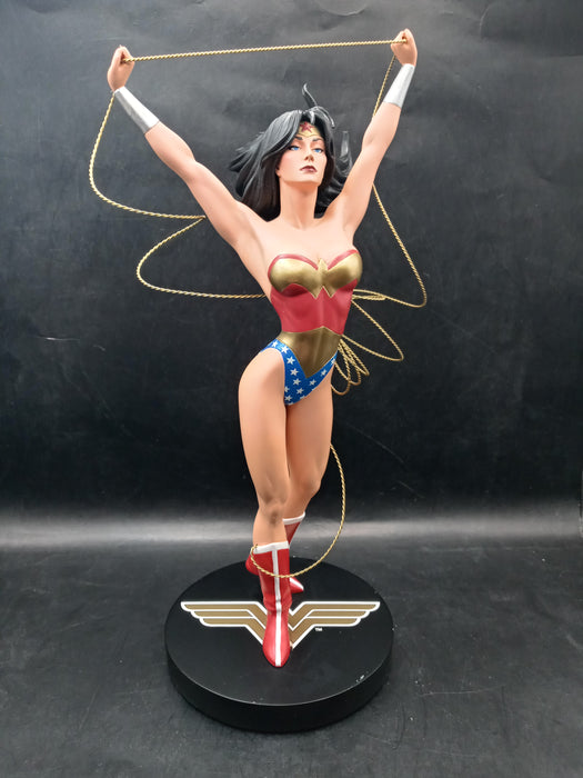 DC Comics Cover Girls Statue - Wonder Woman