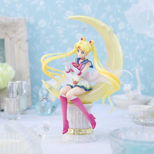Pretty Guardian Sailor Moon Eternal the Movie Super Sailor Moon Bright Moon and Legendary Silver Crystal FiguartsZERO