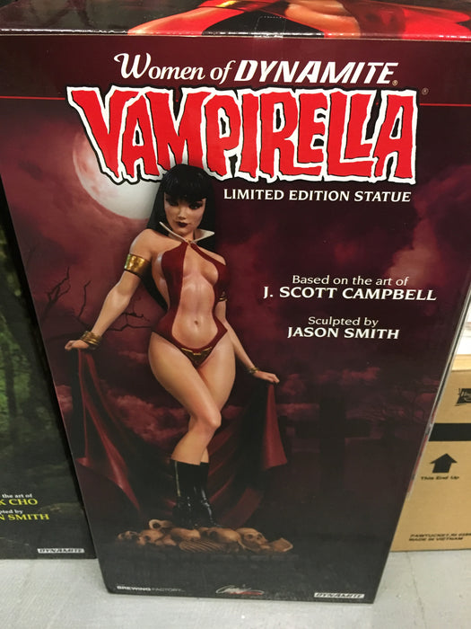 Women Dynamite Vampirella Statue Artist Proof with #0 Comic